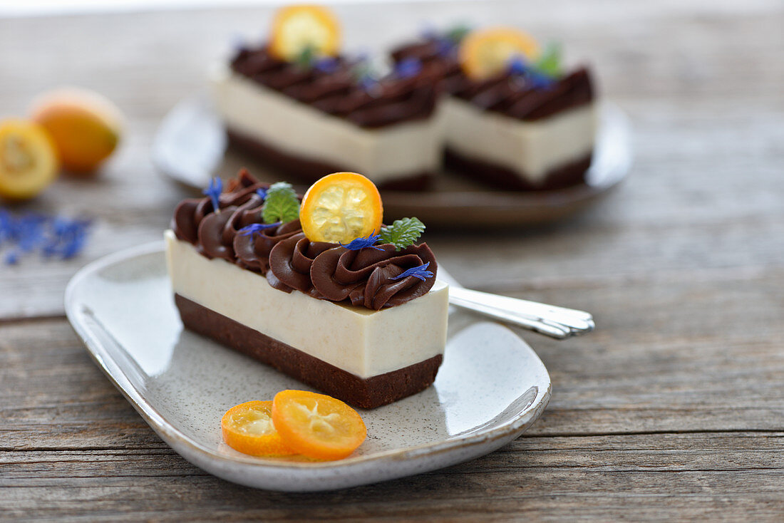 Raw vegan chocolate-orange-nougat tartlets