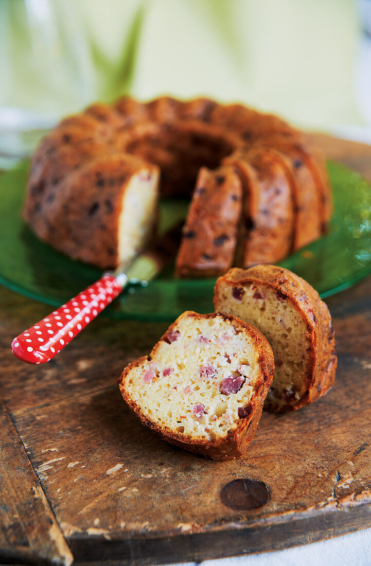 Savoury Bundt cake made with ham, Emmental cheese and white wine