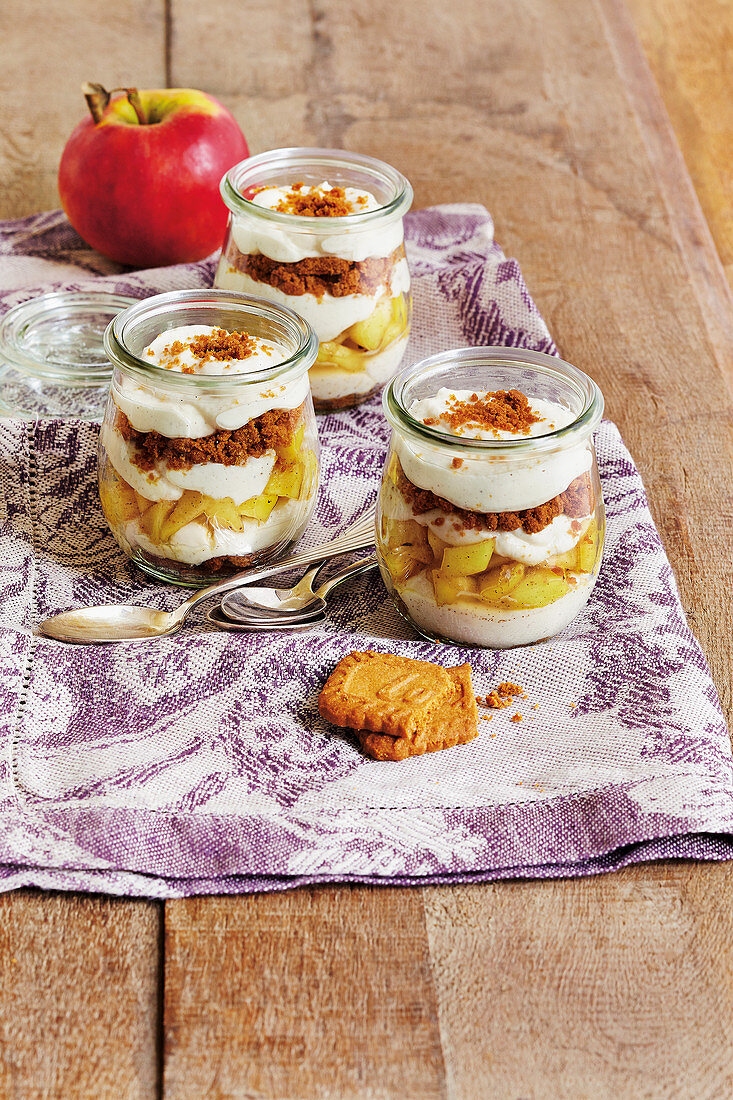 Speculoos baked apple trifle