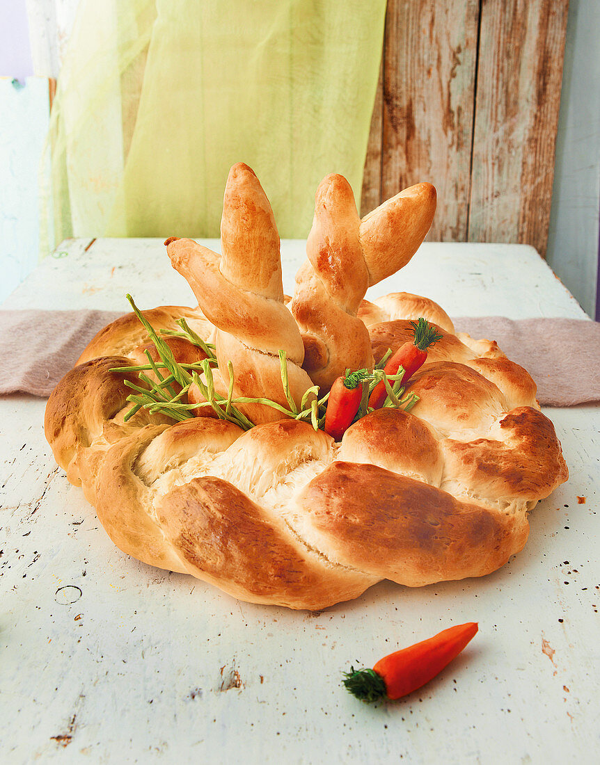 A bread nest with Easter bunnies