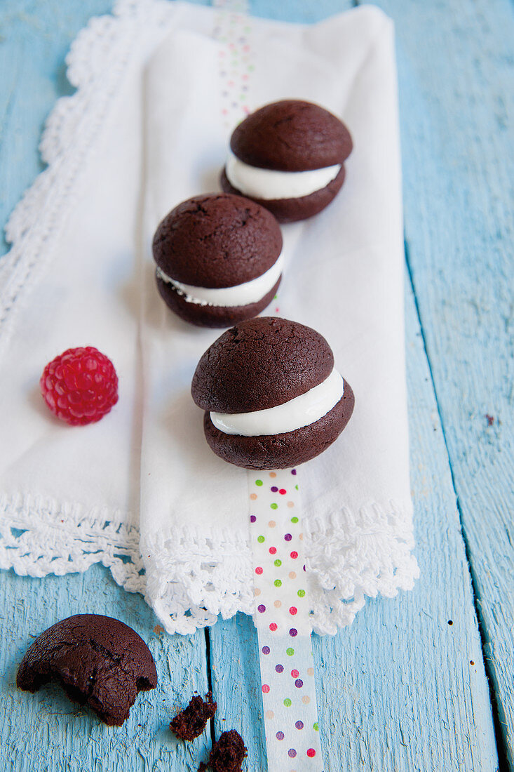 Wonderful whoopie pies with marshmallow fluff