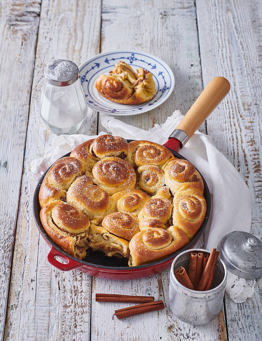 Zimtrollen in der Pfanne gebacken