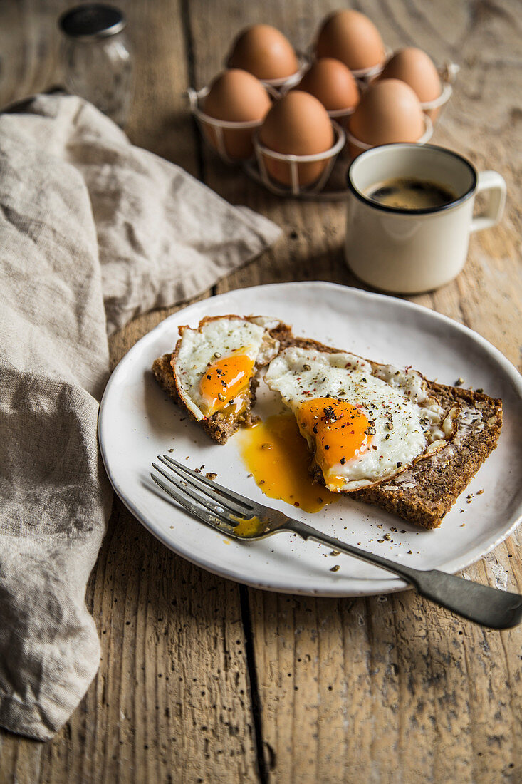 Wholegrain bread with eggs sunny side up