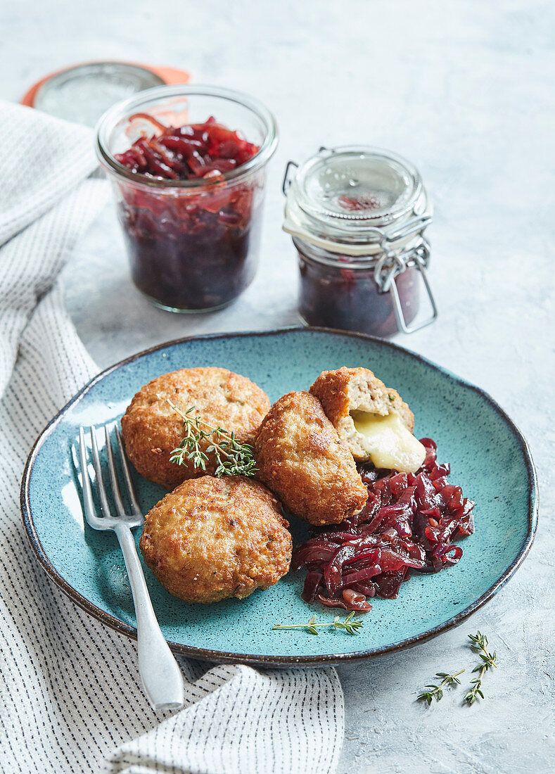 Cheeseburger mit Zwiebelchutney