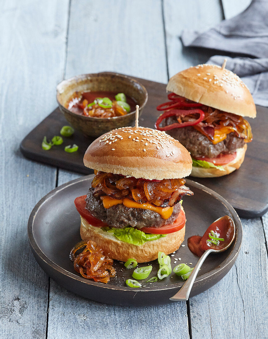 Beef hamburgers with caramelized onion