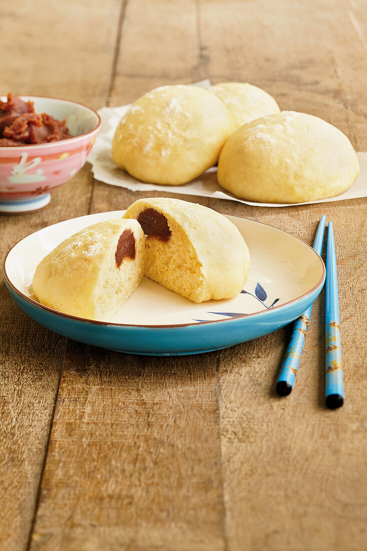 Anpan (Japanese yeast rolls with bean paste)