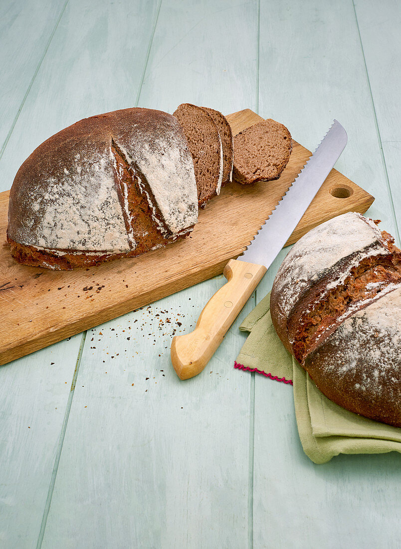 Roggenbrot mit selbst angesetztem Sauerteig