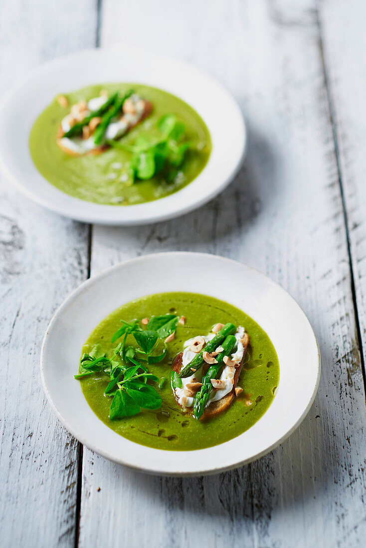 Asparagus soup with tartines