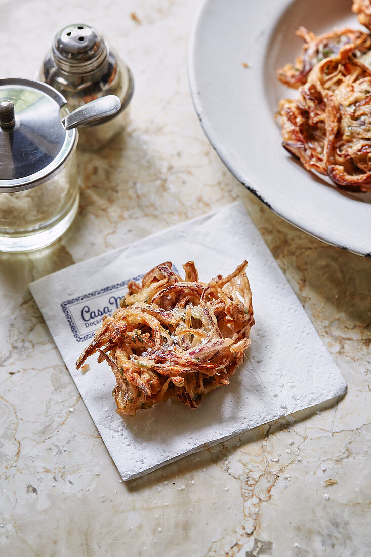 Frittelle di cipolla rossa di Tropea - Fried red onions from Calabria