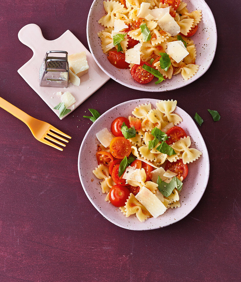 Farfalle with mini tomatoes and parmesan