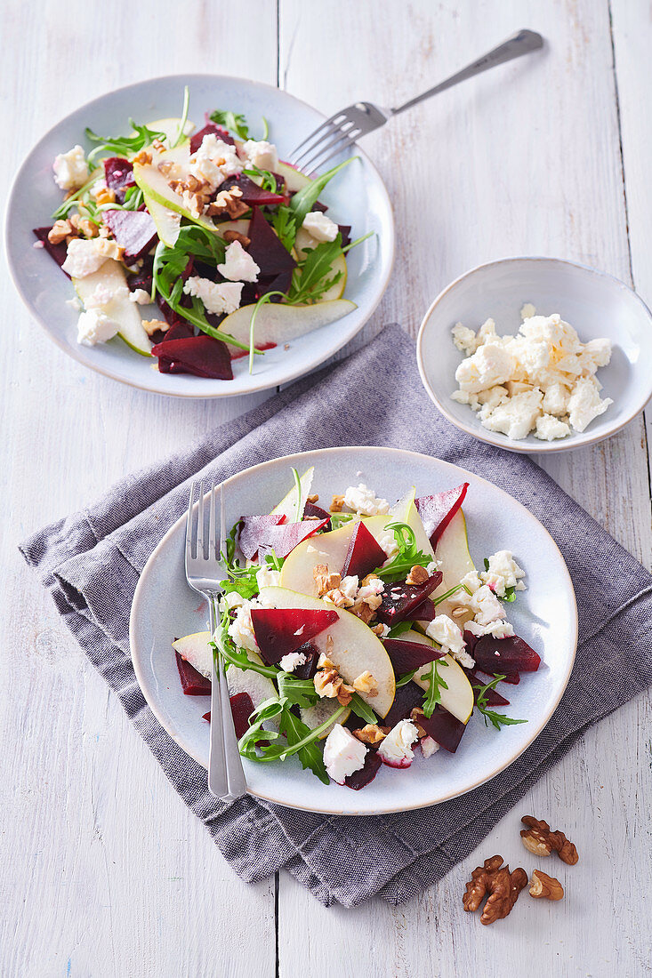 Beetroot salad with pears and nuts