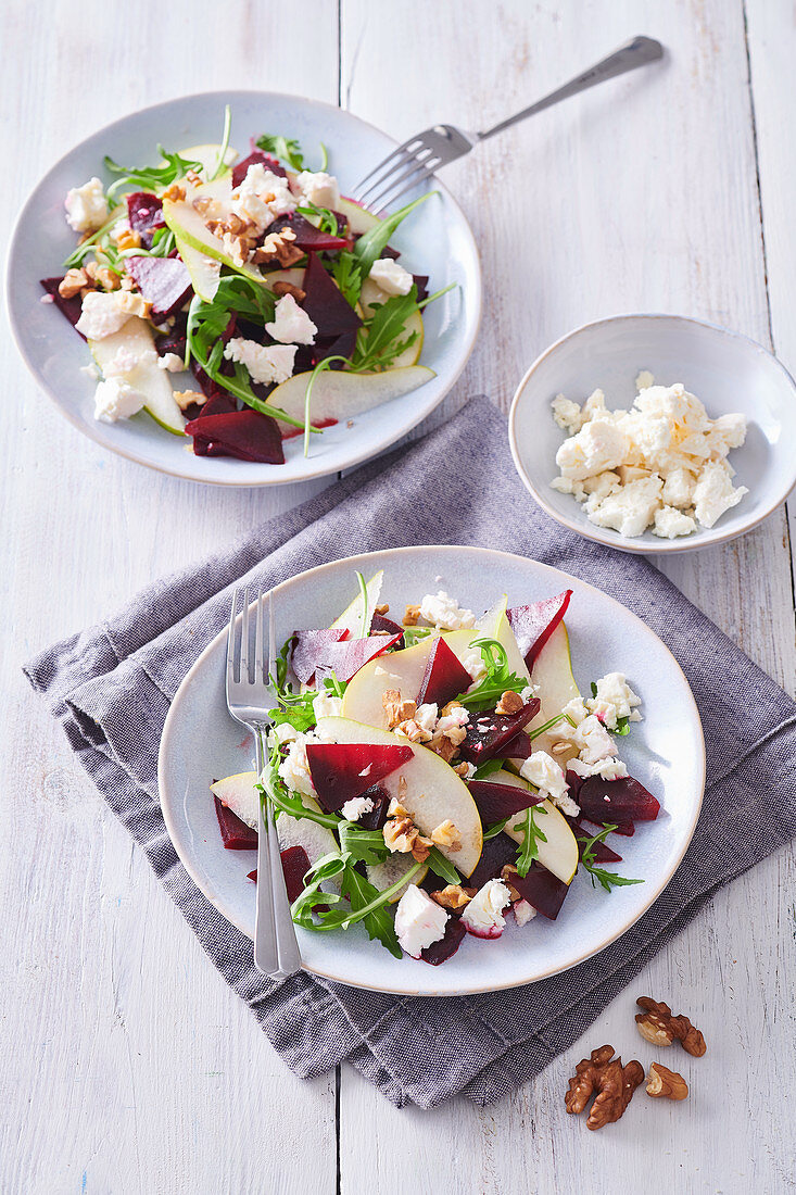 Rote-Bete-Salat mit Birnen, Nüssen und Schafskäse