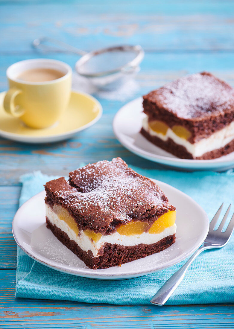 Gingerbread cuts with lemon custard and apricots