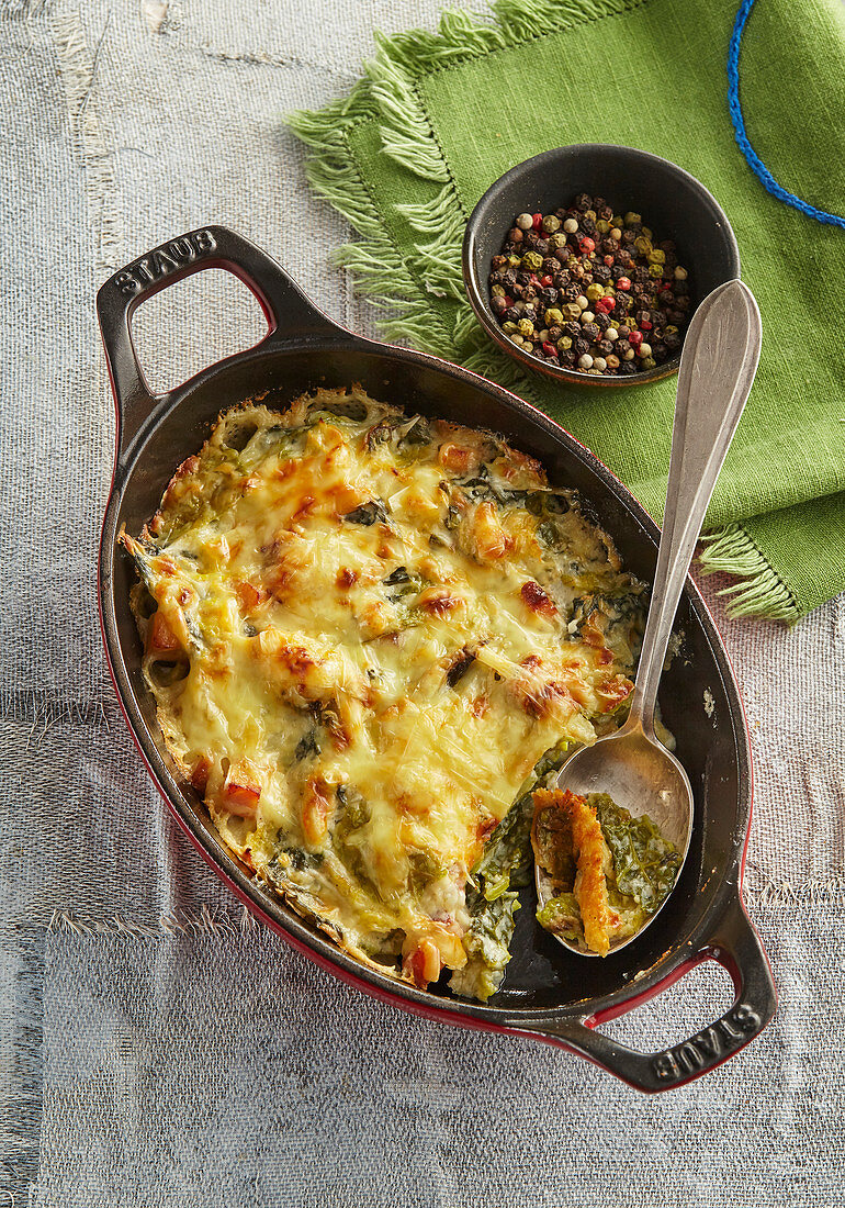 Gratinated kale with striped bacon