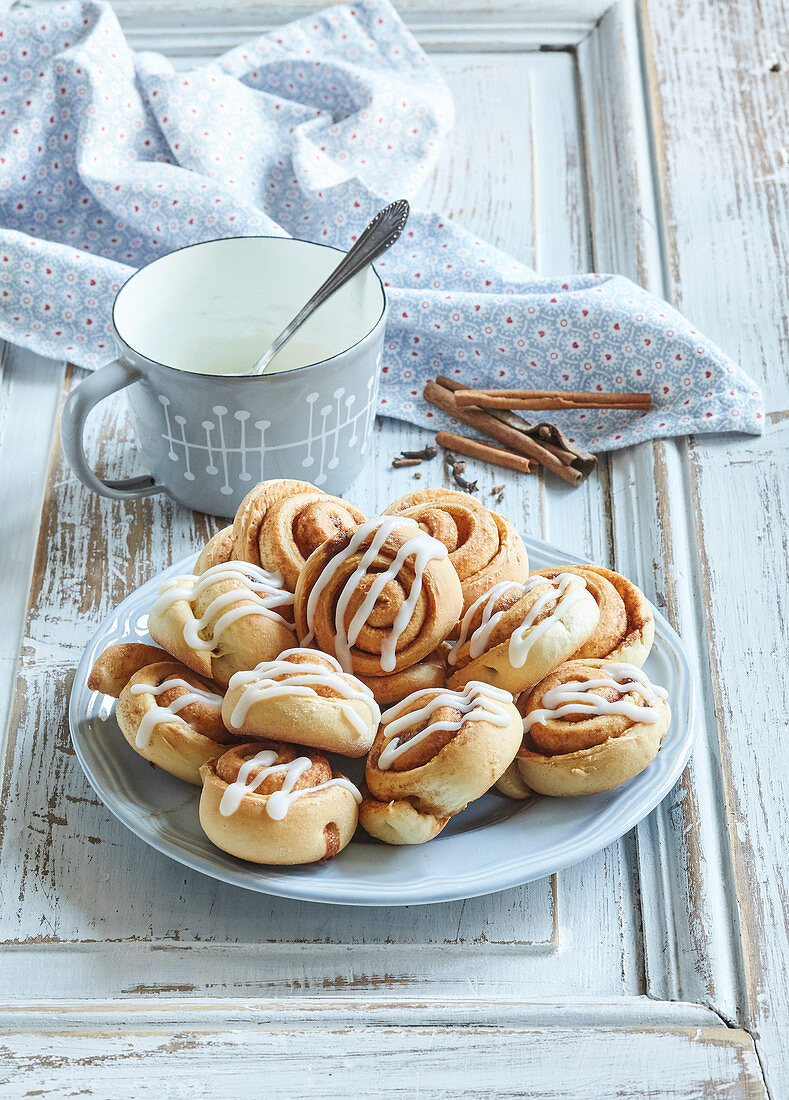 Zimtschnecken mit Zuckerglasur