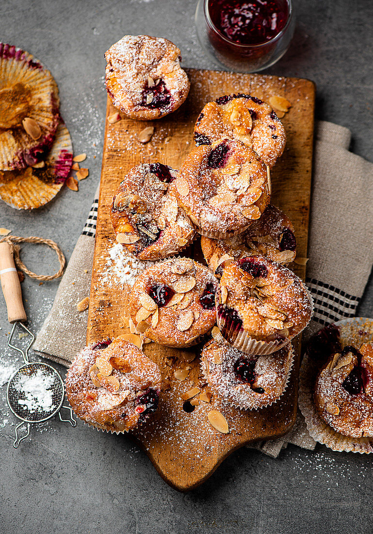 Raspberry muffins with yogurt