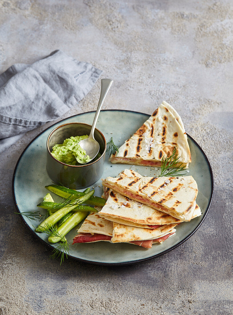 Piadina mit Parmaschinken und Spargeldip (Italien)