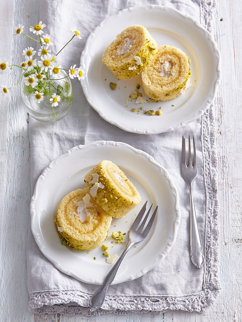 Lemon roll with white chocolate