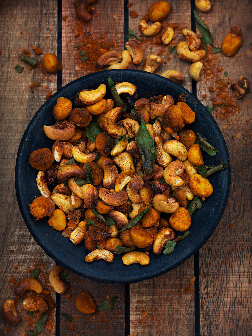Roasted, seasoned nuts for snacking
