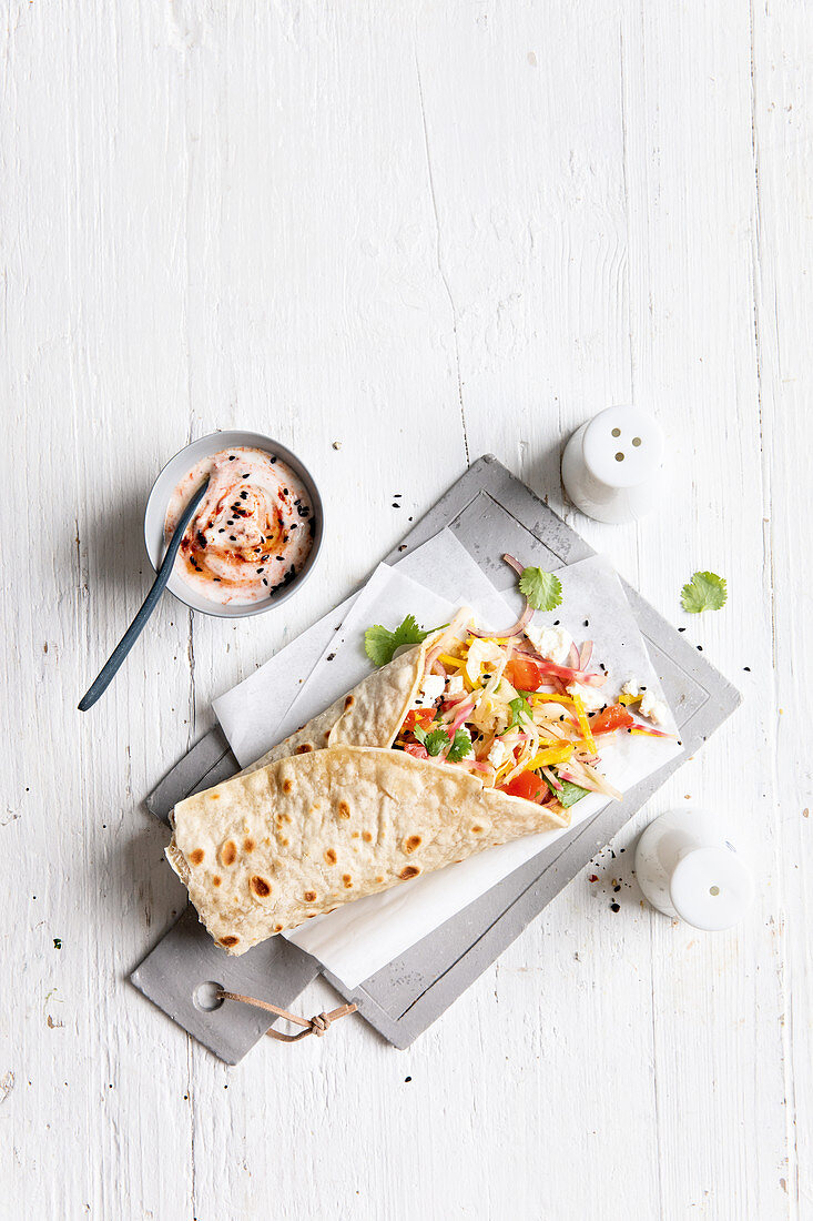 Dinkel-Döner mit Gemüse und Dip