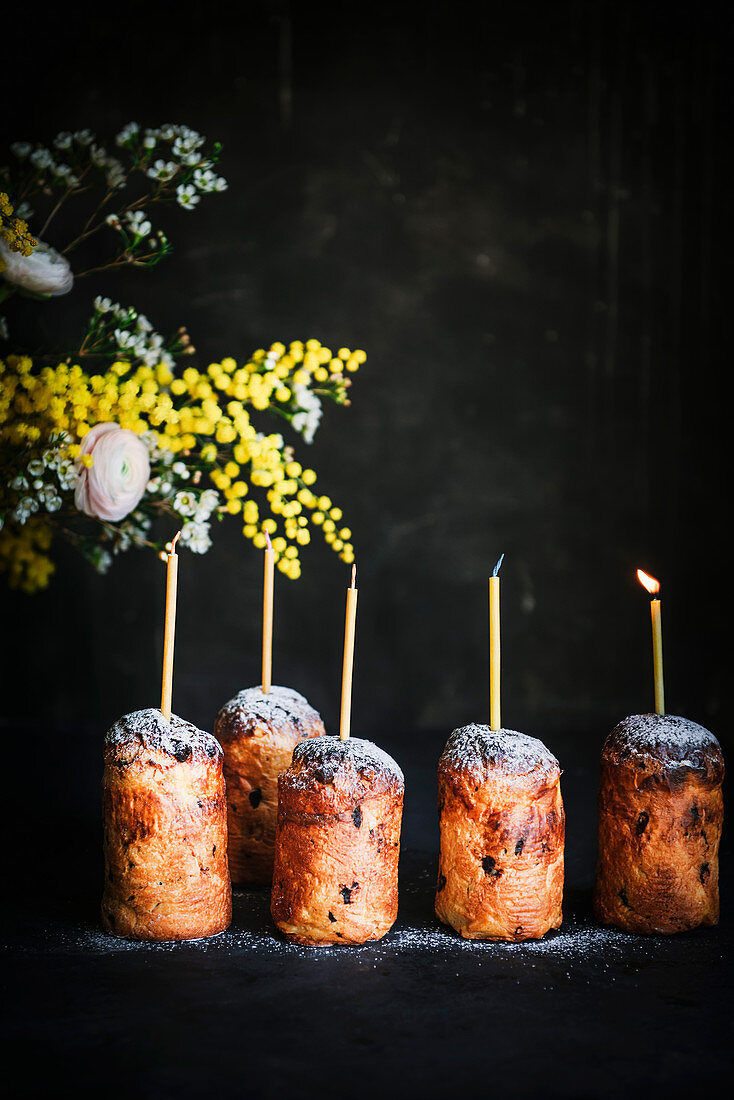 Mini-Panettone mit Kerzen