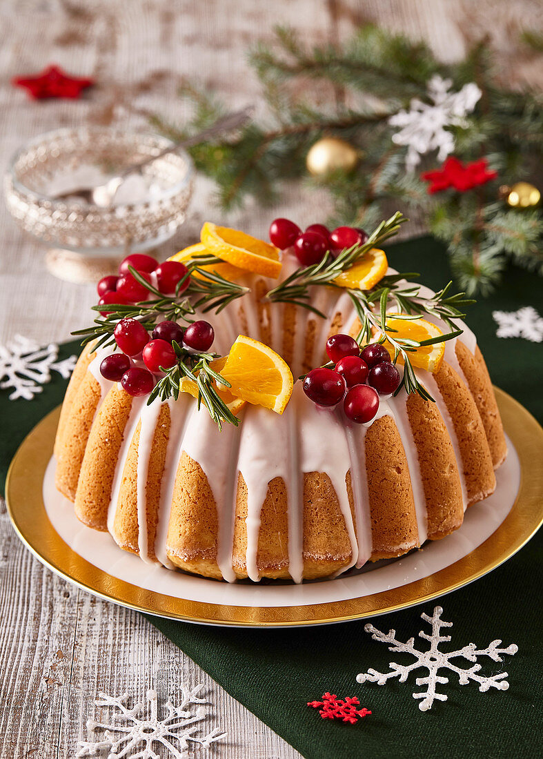 Kokos-Dattel-Kranzkuchen zu Weihnachten