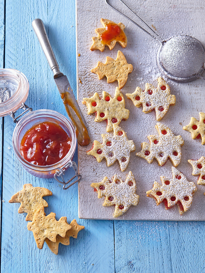 Poppy seed cookies with jam (Christmas trees)