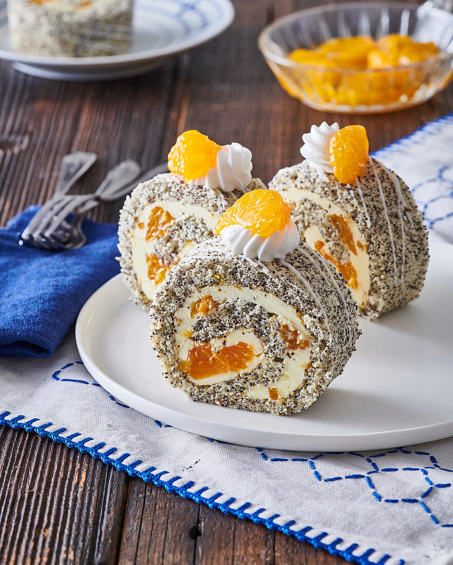 Poppy seed roll with tangerines