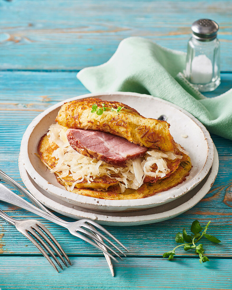 Potato pancakes with shorseradish and smoked pork