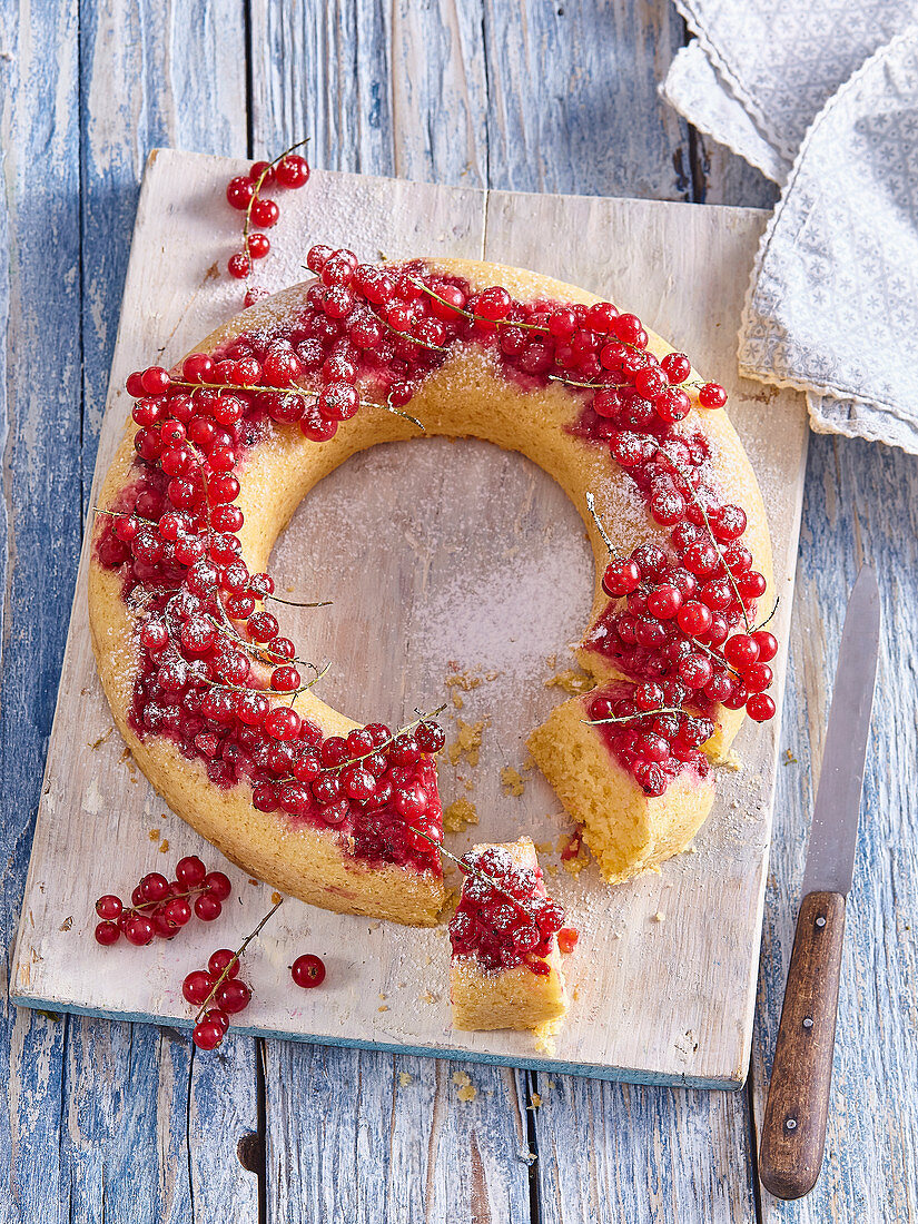 Kranzkuchen aus roten Johannisbeeren