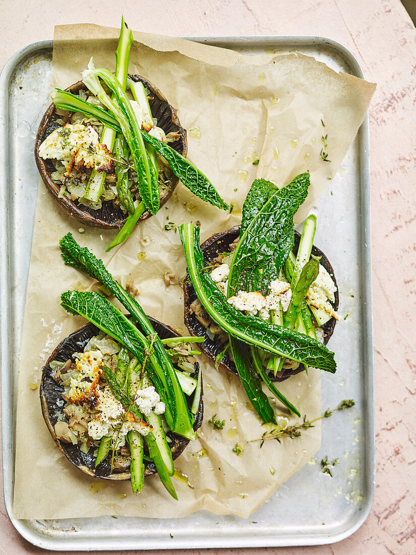 Roasted mushrooms with asparagus and goat’s cheese