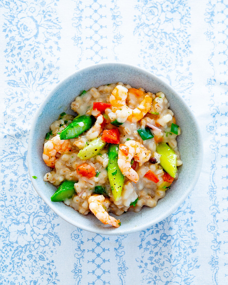 Risotto with shrimps and green asparagus