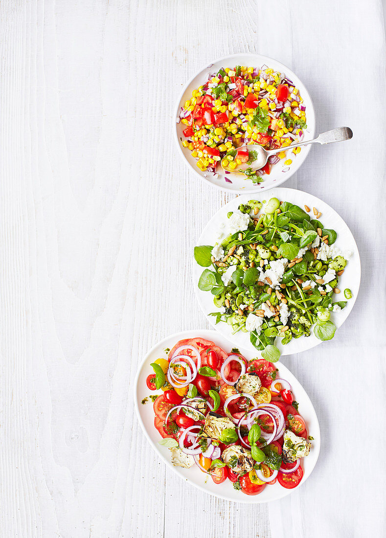 Maissalat nach mexikanischer Art, Bohnensalat mit Pinienkernen, Tomatensalat