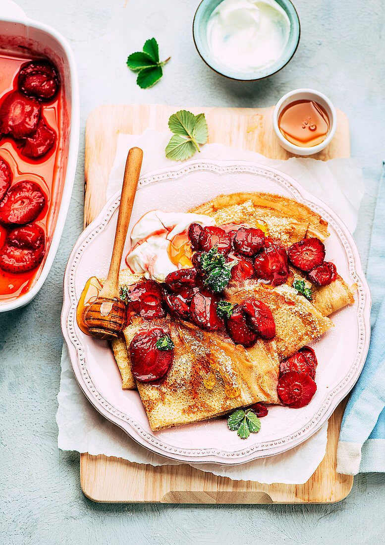 Pancakes with baked strawberries