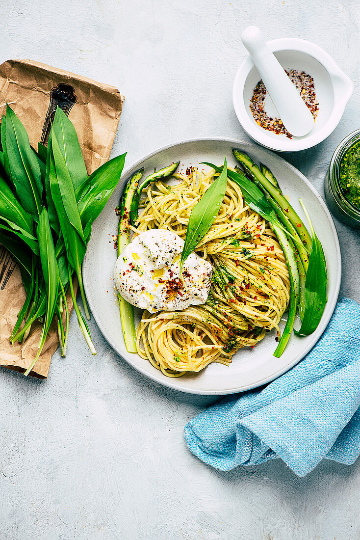 Spaghetti with green asparagus, burrata and wild garlic pesto
