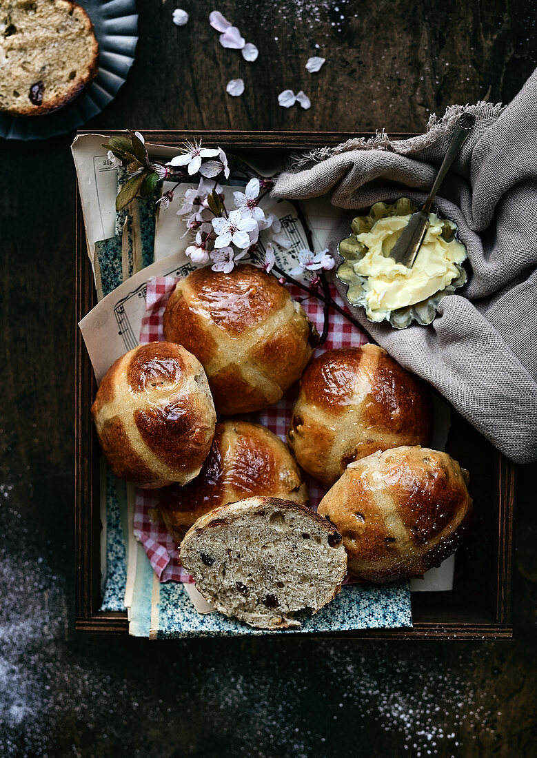 Sourdough hot cross buns