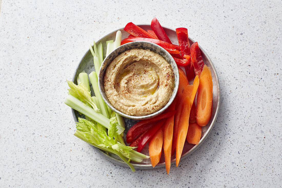 Apricot hummus with vegetable crudités
