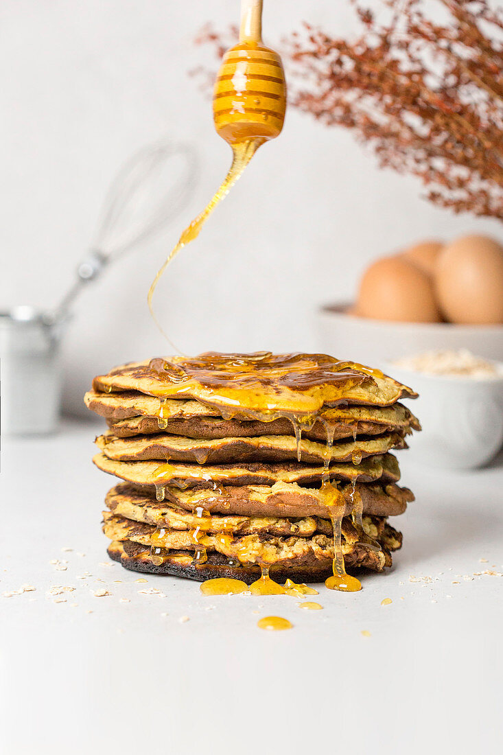 Bananen-Pancakes mit Honig