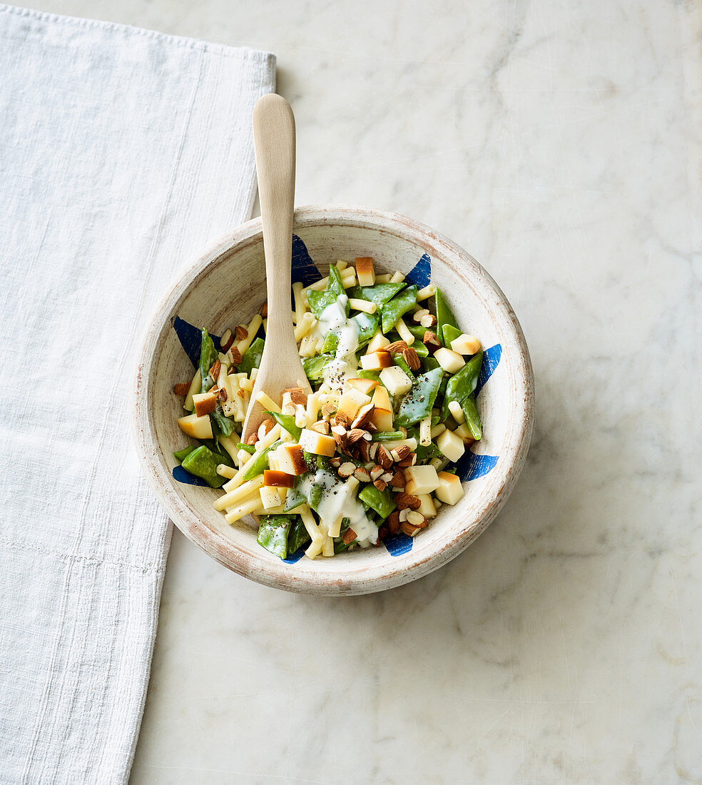 Pasta salad with beans, almonds and scamorza