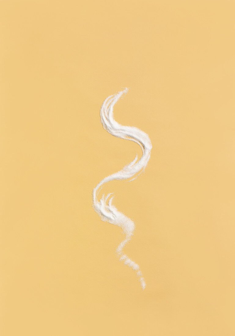 Erythrit schlangenförmig verstreut auf farbigem Untergrund