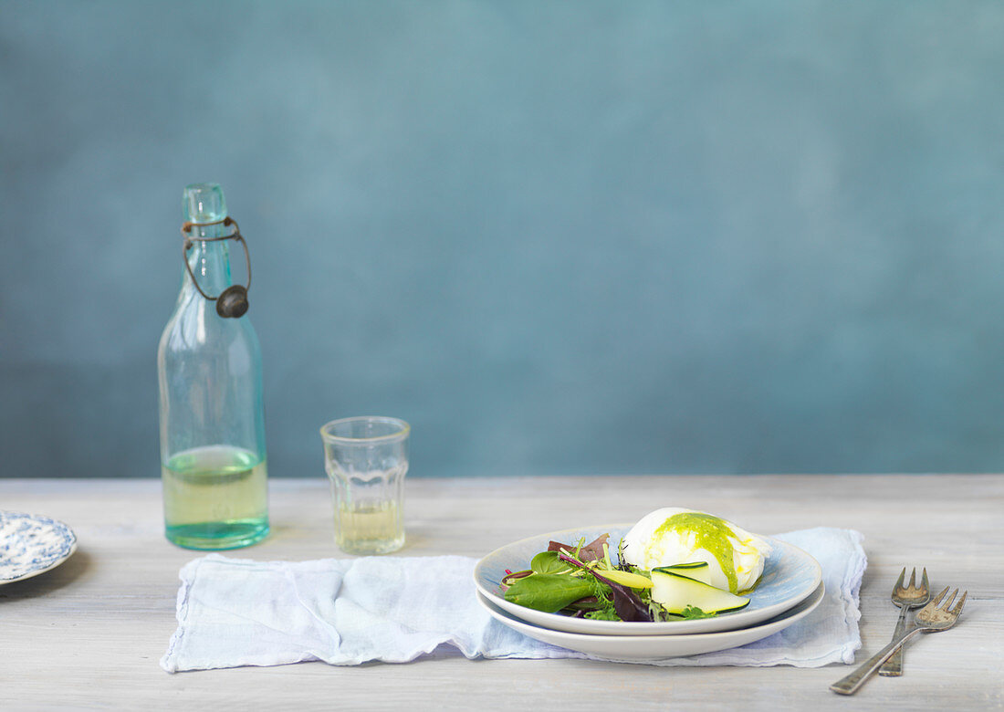 Battsalat mit Zucchini und Burrata