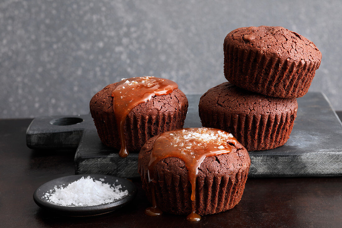 Brownie muffins with salted caramel