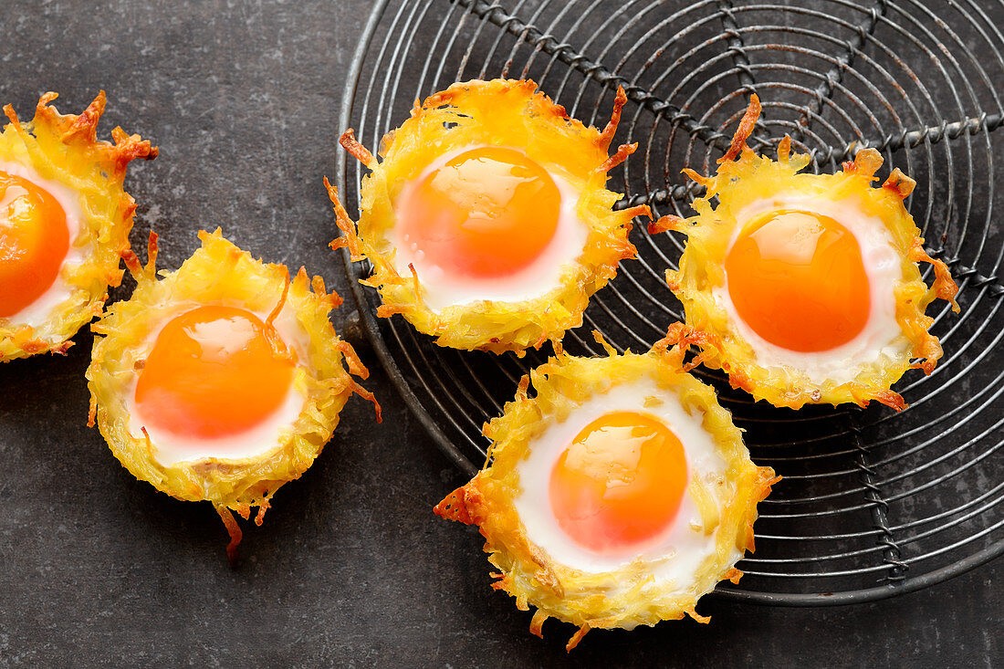 Fried potato straw cups with fried eggs and cheese
