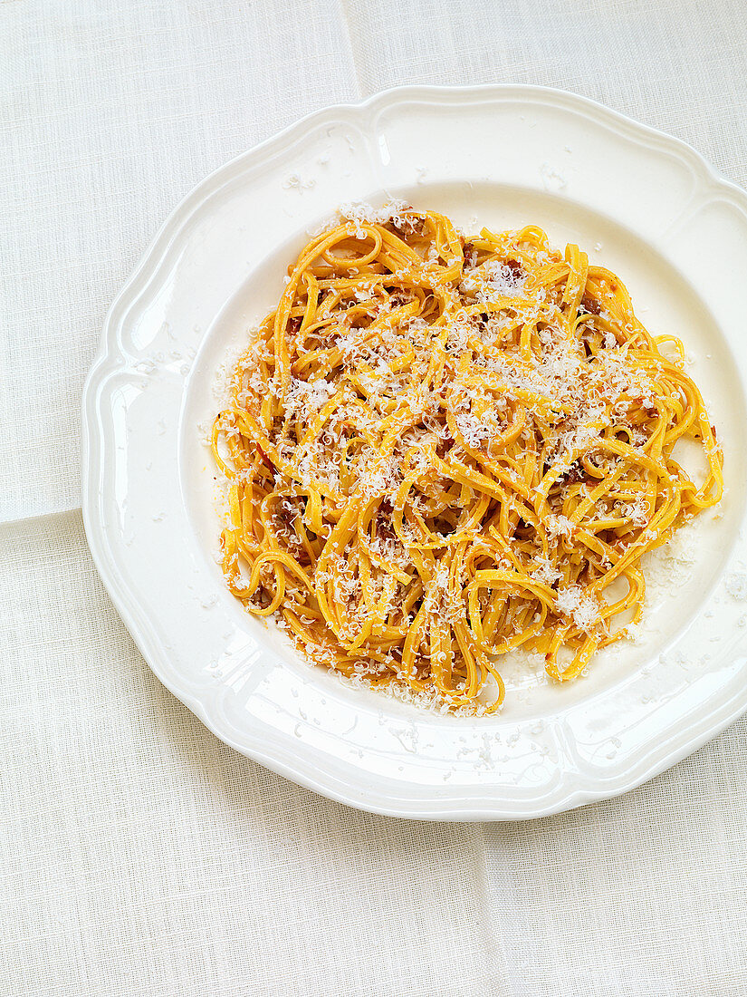 Tomatennudeln mit Parmesan