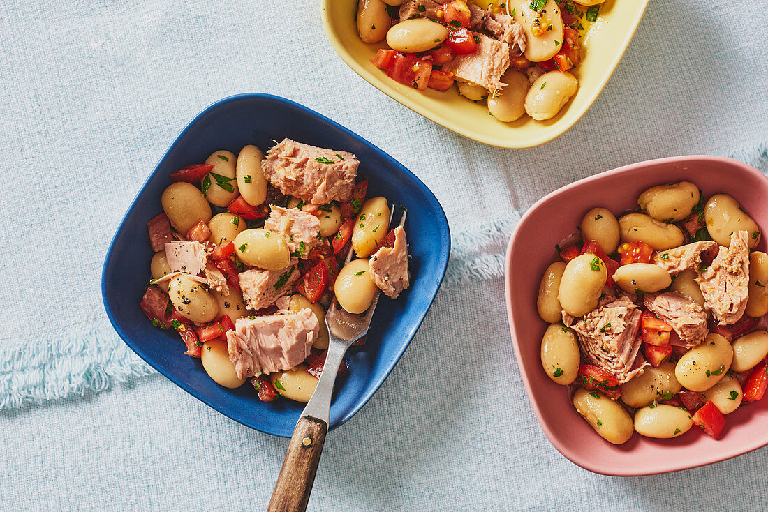 White beans with tuna and tomatoes