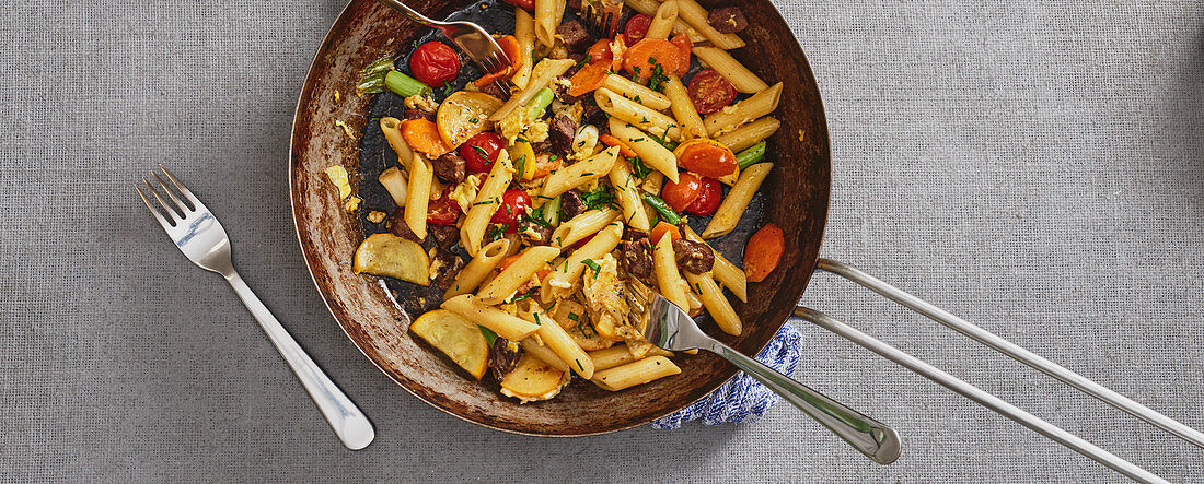 Sautéed leftovers with pasta, vegetables and herbs