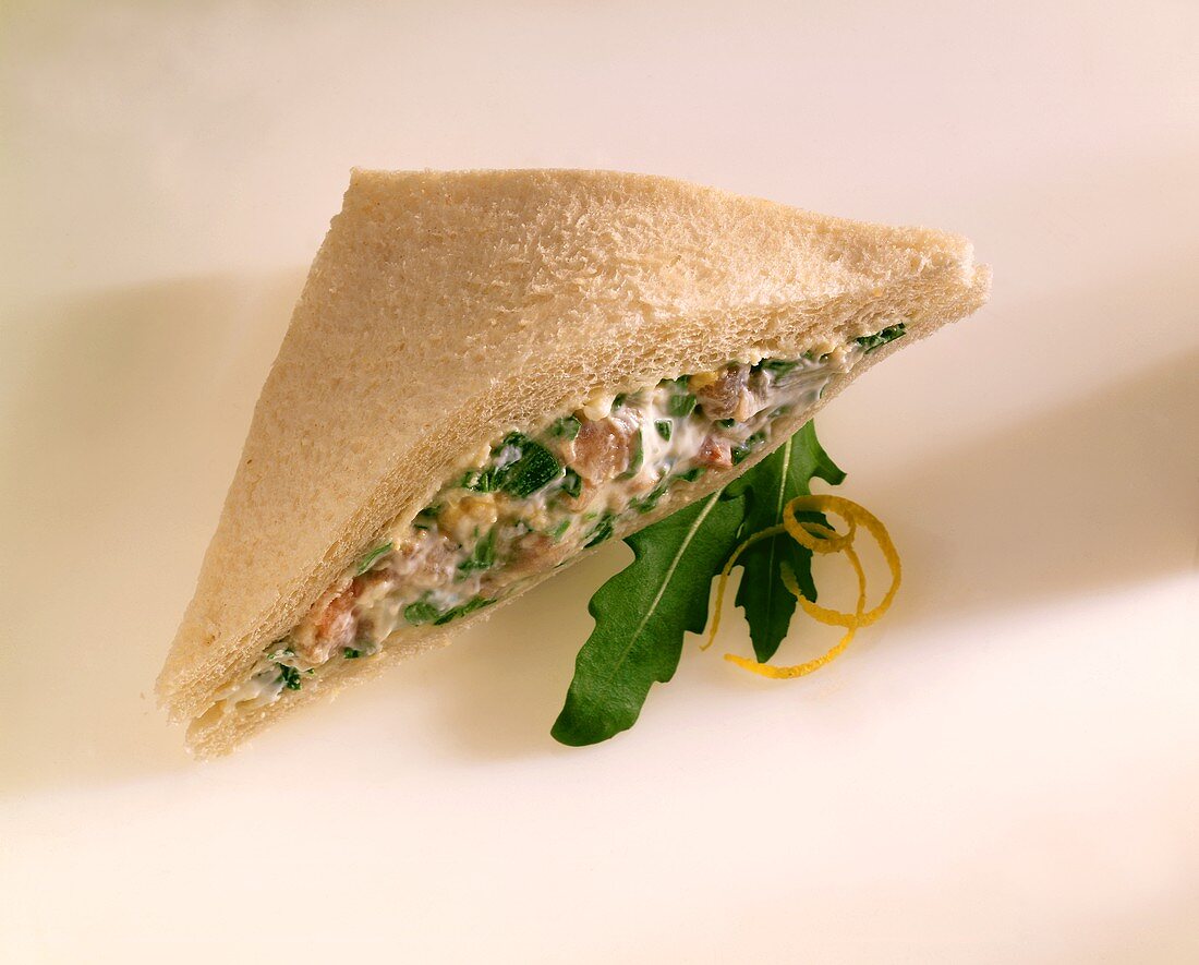 Sandwich with vegetable spread