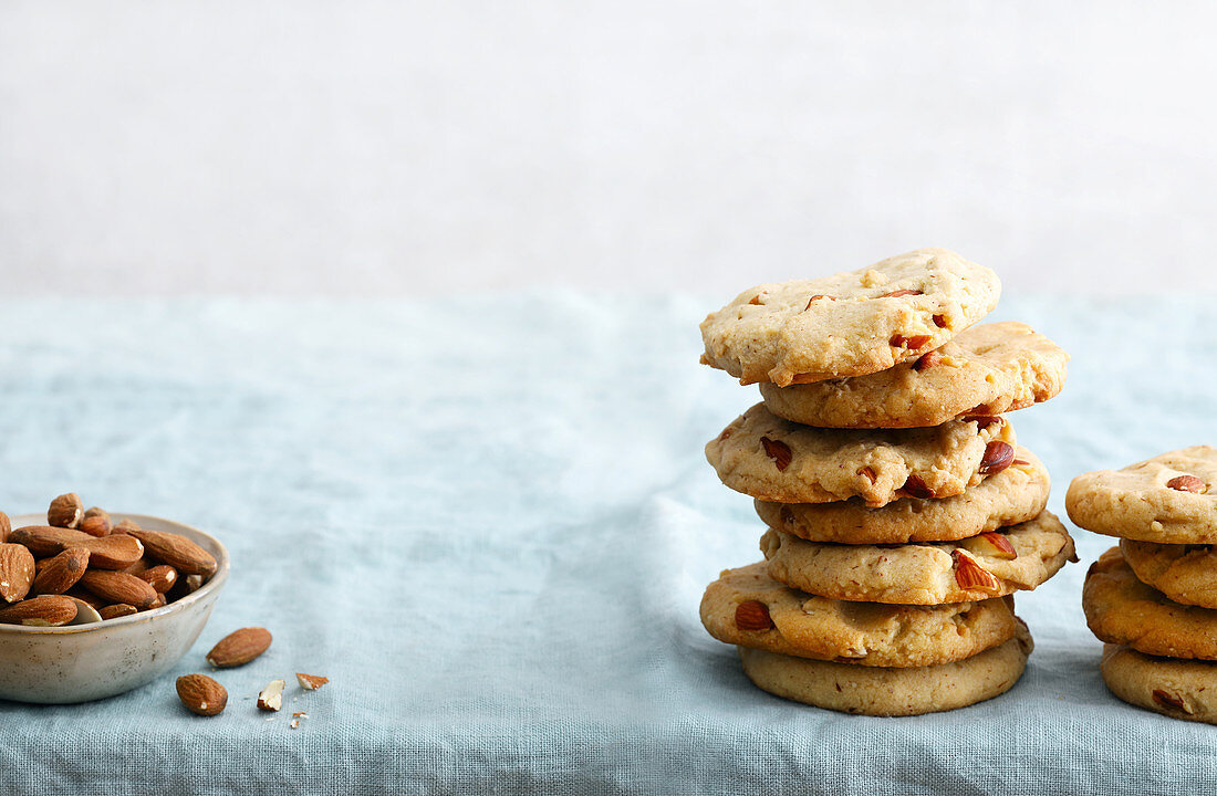 Almond butter cookies, vegan