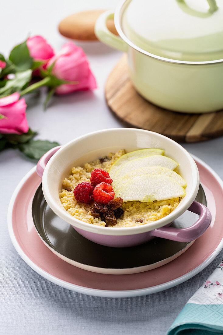 Porridge with fruit