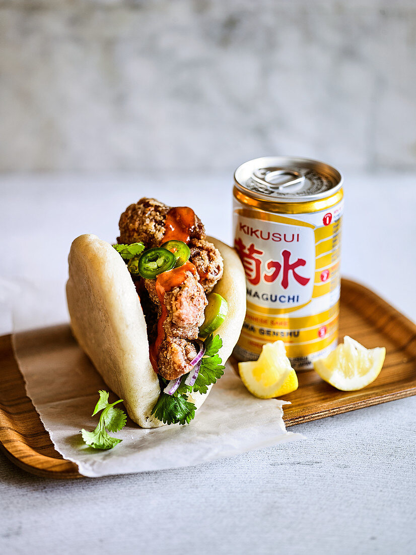 Bao Bun mit Karaage-Hühnchen (Japan)